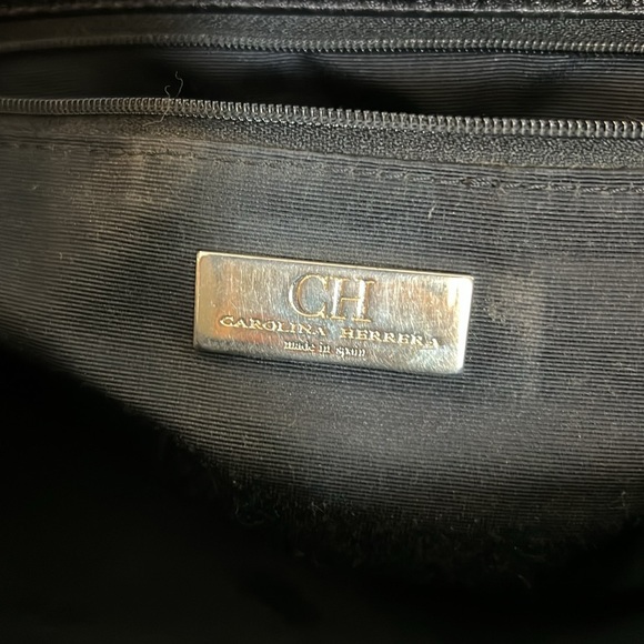 Carolina Herrera authentic black leather CH bag - Picture 6 of 9
